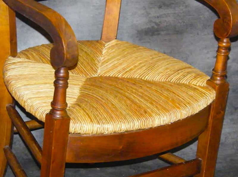 Tapisserie d'ameublement  - WATRINRESTAURE en Belgique - Tapisserie d'ameublement : Réfection et garnissage de fauteuils, canapés … Rempaillage et cannage de sièges, chaises. Restauration de meubles et objets anciens  en Belgique