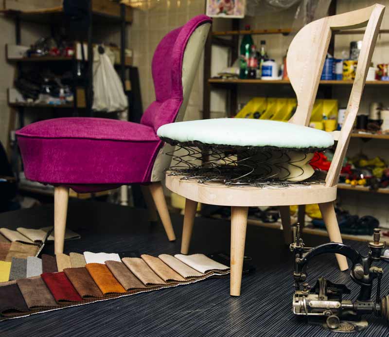Tapisserie d'ameublement  - WATRINRESTAURE en Belgique - Tapisserie d'ameublement : Réfection et garnissage de fauteuils, canapés … Rempaillage et cannage de sièges, chaises. Restauration de meubles et objets anciens  en Belgique