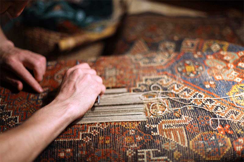 Réparation tapis et tapisserie - WATRINRESTAURE  en Belgique : Réparation tapis et tapisserie, réparation des lisières, restauration des franges de tapis, traitement des trames, resserrage des nœuds de tapis. Partout en Belgique, WATRINRESTAURE est à votre service !